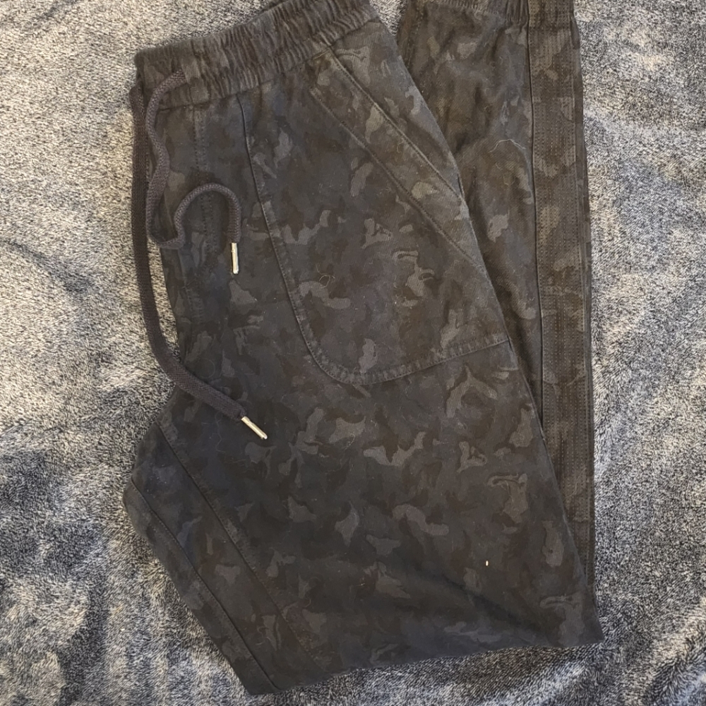 Nwot printed blue/black farallon jogger 6t